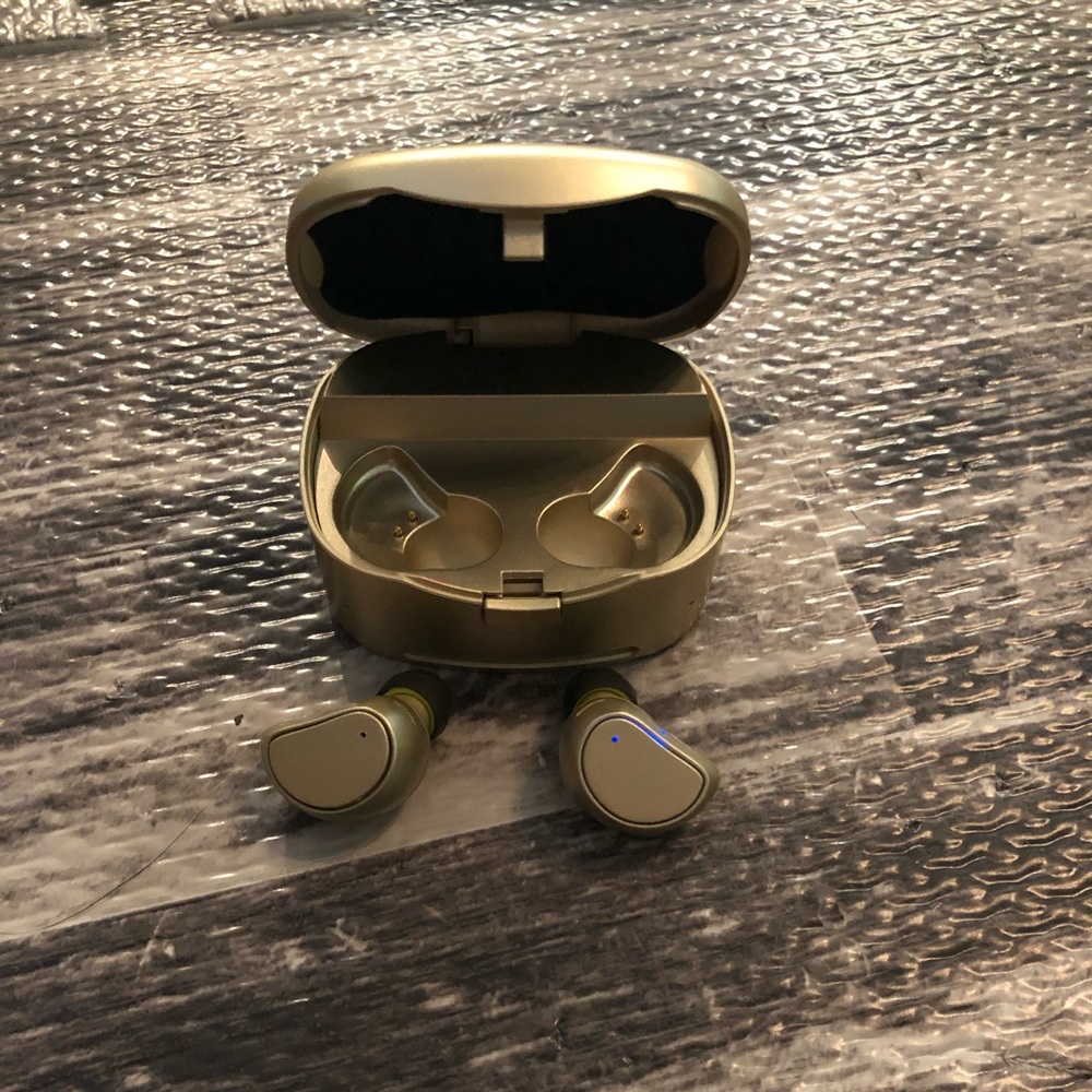 CRE8 Sound headphones